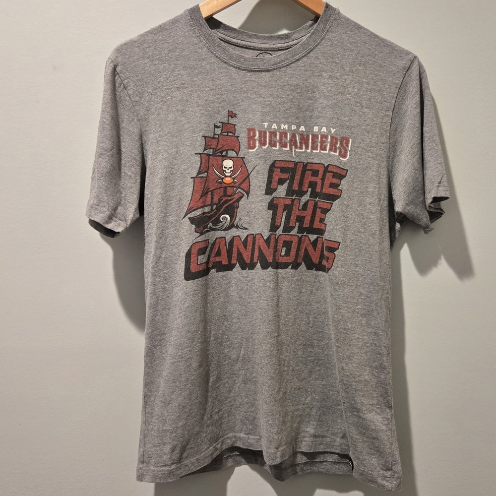 Tampa Bay Buccaneers T-Shirt 'Fire The Cannons' Mens Small‎ '47